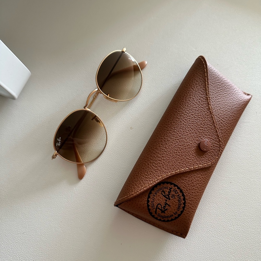 Ray-Ban RB3447 Round Metal Sunglasses with Gold Frame